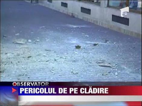 UPDATE:Bucati dintr-un balcon au cazut peste trei minori in centrul Clujului