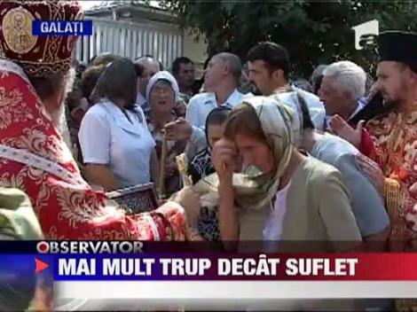 Aglomeratie la biserica de Inaltarea Sfintei Cruci