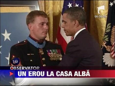 Un fost puscas marin a fost decorat de presedintele Barack Obama cu Medalia de Onoare