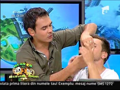 Demonstratie de spalat magarul pe dinti