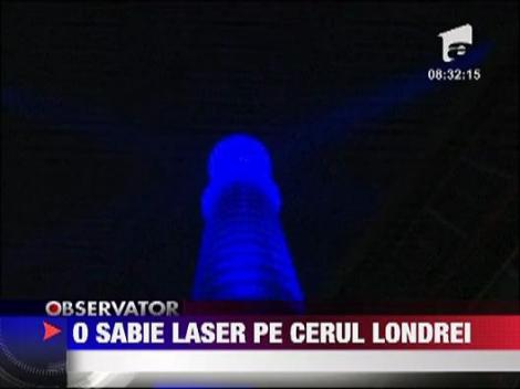 Turnul de telecomunicatii din Londra, transformat intr-o sabie cu laser