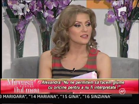 Fetele fac glume intre ele