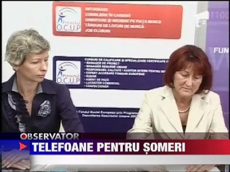 Somerii primesc telefoane gratuite