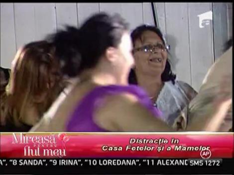 Distractie in casa fetelor