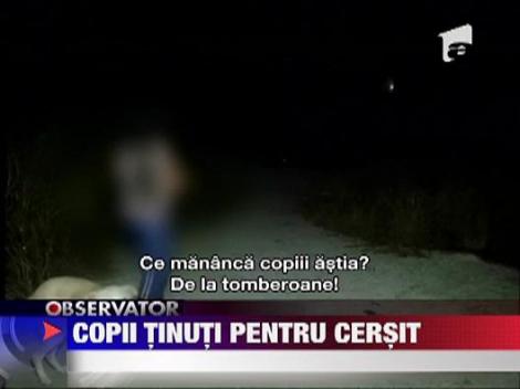 Copii tinuti pentru cersit