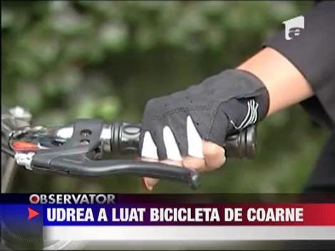 Udrea, pe bicicleta la minister