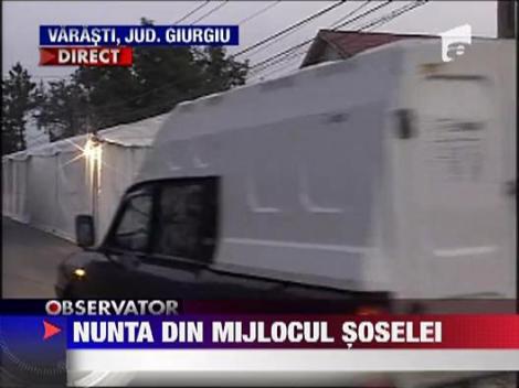 Nunta organizata in mijlocul unui drum judetean