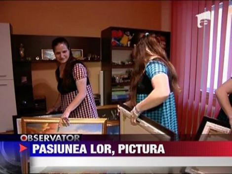 Trei surori gemene din Bucuresti picteaza ca una singura
