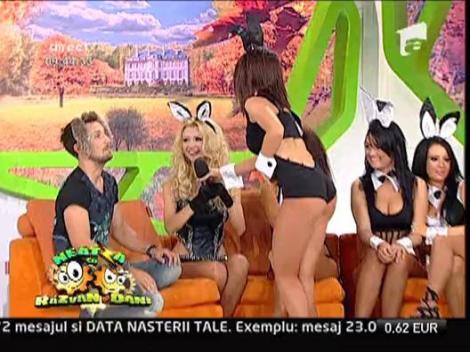 Dani uimit de sexy dansatoarele Andreei Balan