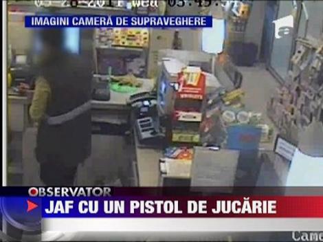 Jaf intr-un minut cu un pistol de jucarie intr-o bezinarie din Alba