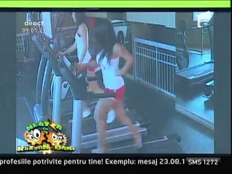 Cu tocuri cui pe banda de alergare