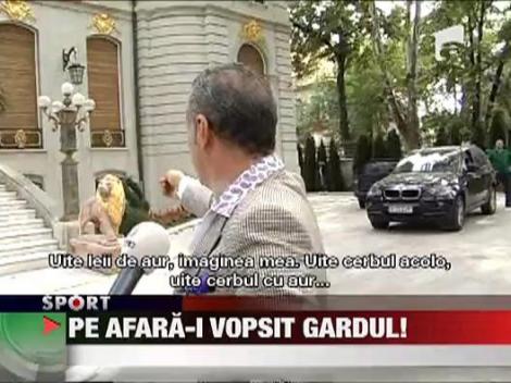 Gigi Becali isi face gard suflat cu aur la palat!