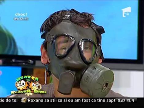 Razvan si-a pus masca de gaze