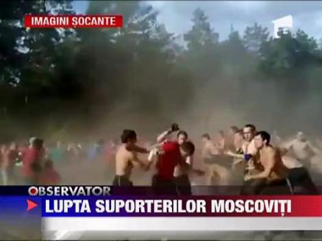IMAGINI SOCANTE / Sustinatorii echipelor Lokomotiv Moscova si Spartak Moscova s-au incaierat pe viata si pe moarte