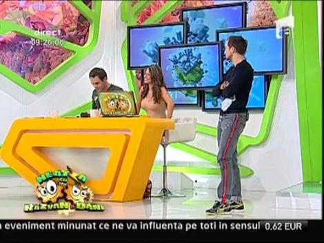 Razvan plateste cu cardul lui Dani