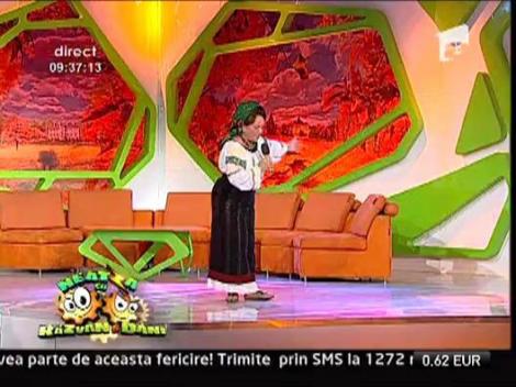 Laura Lavric- " La pamant cu talpa lata"