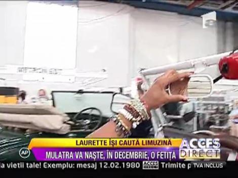 Laurette a tulburat privirile barbatilor la Salonul Auto Bucuresti