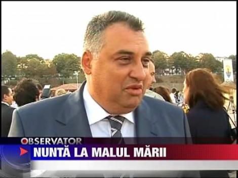 Luminita Anghel si Silviu Dumitriade si-au unit destinele aseara pe o plaja din Mangalia