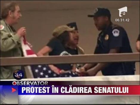Protestele anticapitaliste de pe Wall Street:  Militantii au patruns in Senat