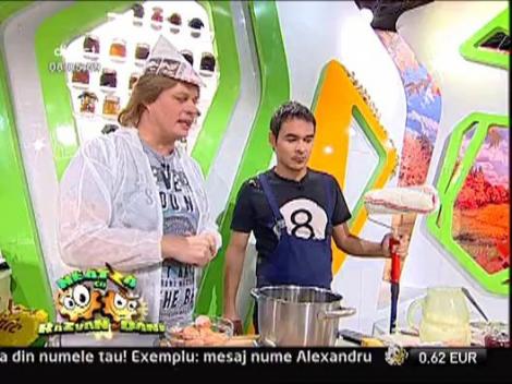 Clatite cu draperie de ciocolata