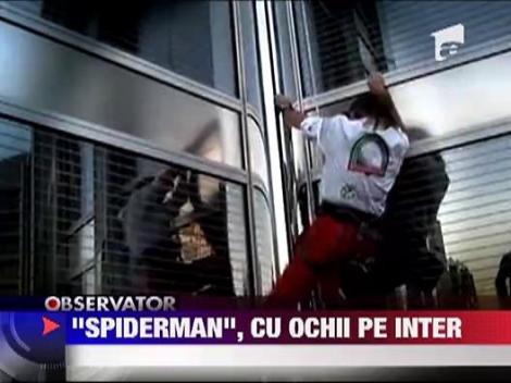 "Spiderman" vrea sa urce pe hotelul Intercontinental