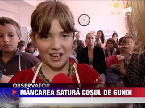 Mancare aruncata la gunoi