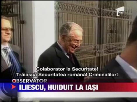 Ion Iliescu, huiduit la Iasi