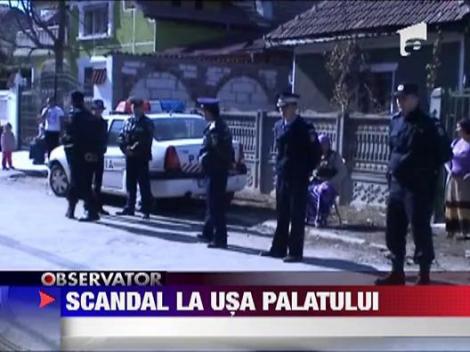 Scandal ca la usa cortului in fata unui palat din Strehaia