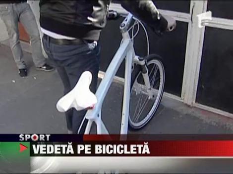 Ilie Nastase a dat scuterul pe bicicleta
