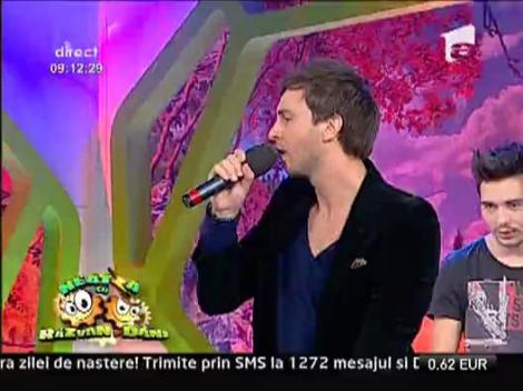 Roxana Vancea danseaza cu chilotii la vedere