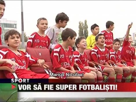 Poza cu 200 de dinamovisti