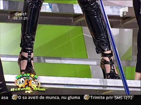 Alessia, costumatie sexy la Neatza