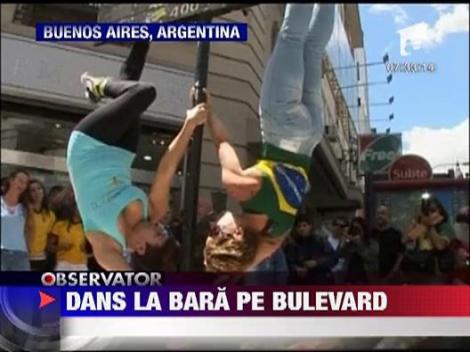 Dans la bara pe un bulevard din Buenos Aires
