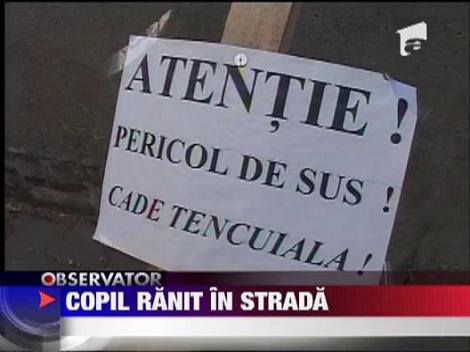 Un copil din Targu Mures a ajuns la spital dupa ce o bucata din peretele unei cladiri a cazut pe el