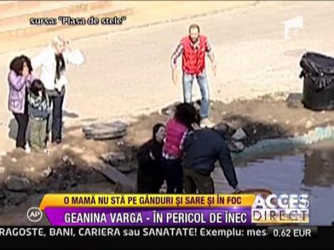 Geanina Varga in mijlocul unui canal plin de namol