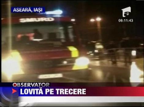 Studenta spulberata pe trecerea de pietoni