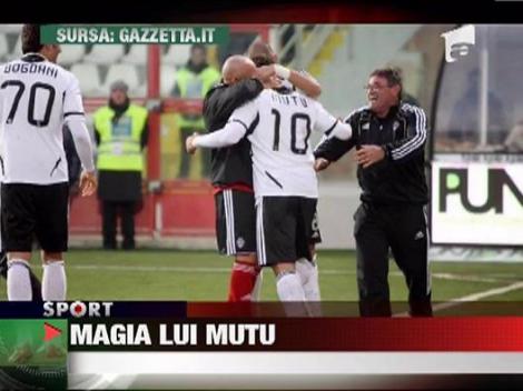 Mutu are din nou Italia la picioare