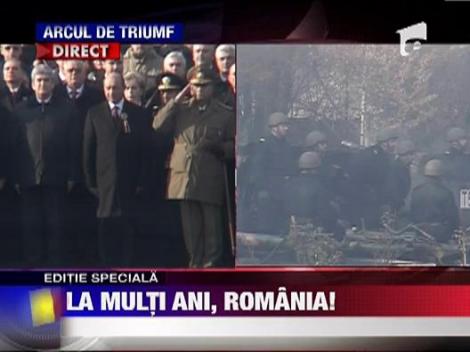 Basescu participa la parada de Ziua Nationala, la Arcul de Triumf