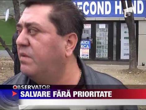 Ambulanta spulberata in intersectie