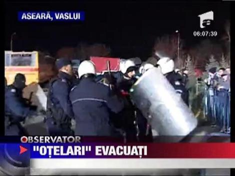 Ultrasi "otelari" evacuati de pe stadion