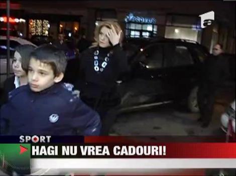 Hagi il asteapta pe Mos Nicolae