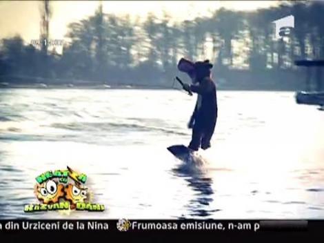 Dani se da cu placa pe apa