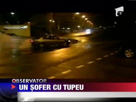 Un sofer a blocat o intersectie ca sa patineze cu masina!
