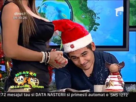 Roxana Vancea si caciula lui Mos Craciun