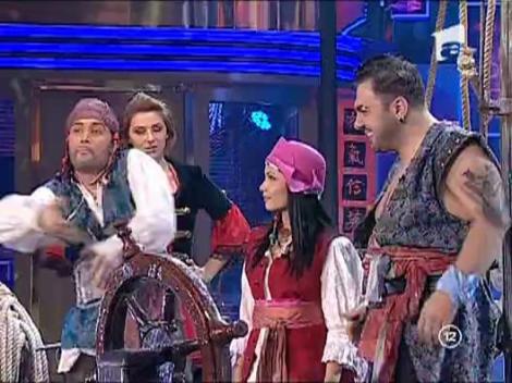 Connect-R si Velea, pirati