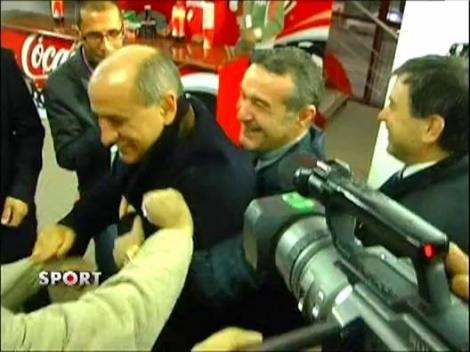 Gigi Becali l-a tachinat pe Copos la telefon
