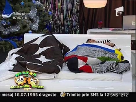 Razvan si Dani se trezesc in AFI Palace Cotroceni