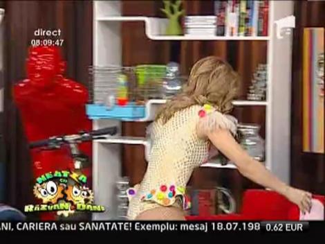 Alessia vrea sa se mute in "casa" baietilor