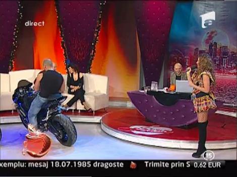 Anna Lesko pe motor la Un Show Pacatos