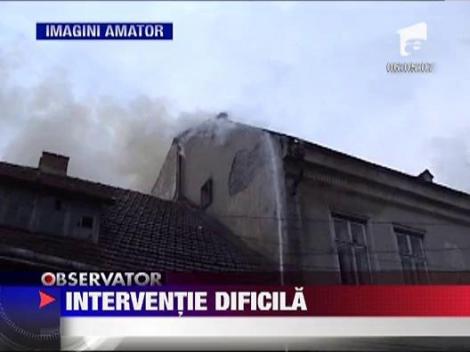 Radauti: Incendiu intr-un bloc cu locuinte sociale